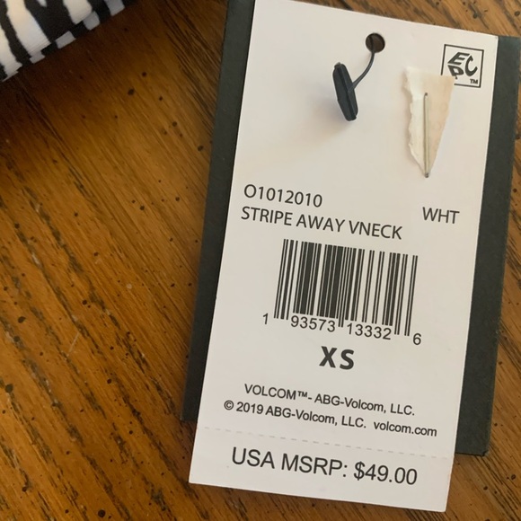 NWT Volcom Stripe Away Black & White Printed V-Neck Bikini Top XS‎ - Picture 8 of 11